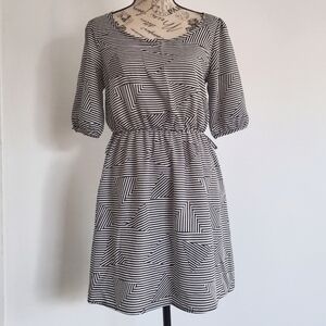 Womens Black n White Striped Design Dress 🌴